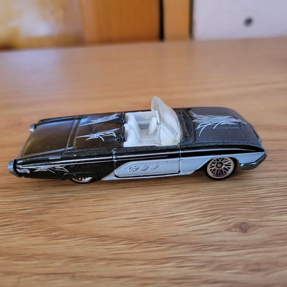 1996 Hot Wheels ’53 Thunderbird & 1989 Matchbox 1957 Thunderbird - Picture 3 of 13